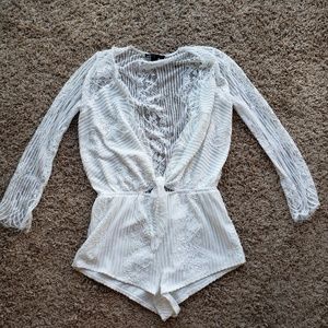 Cute white front tie lace romper. Size S